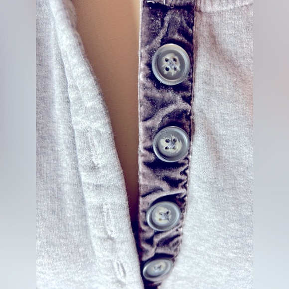 Aeropostale- Half button up sweatshirt in grey with velvet trim. Small. - Picture 4 of 5